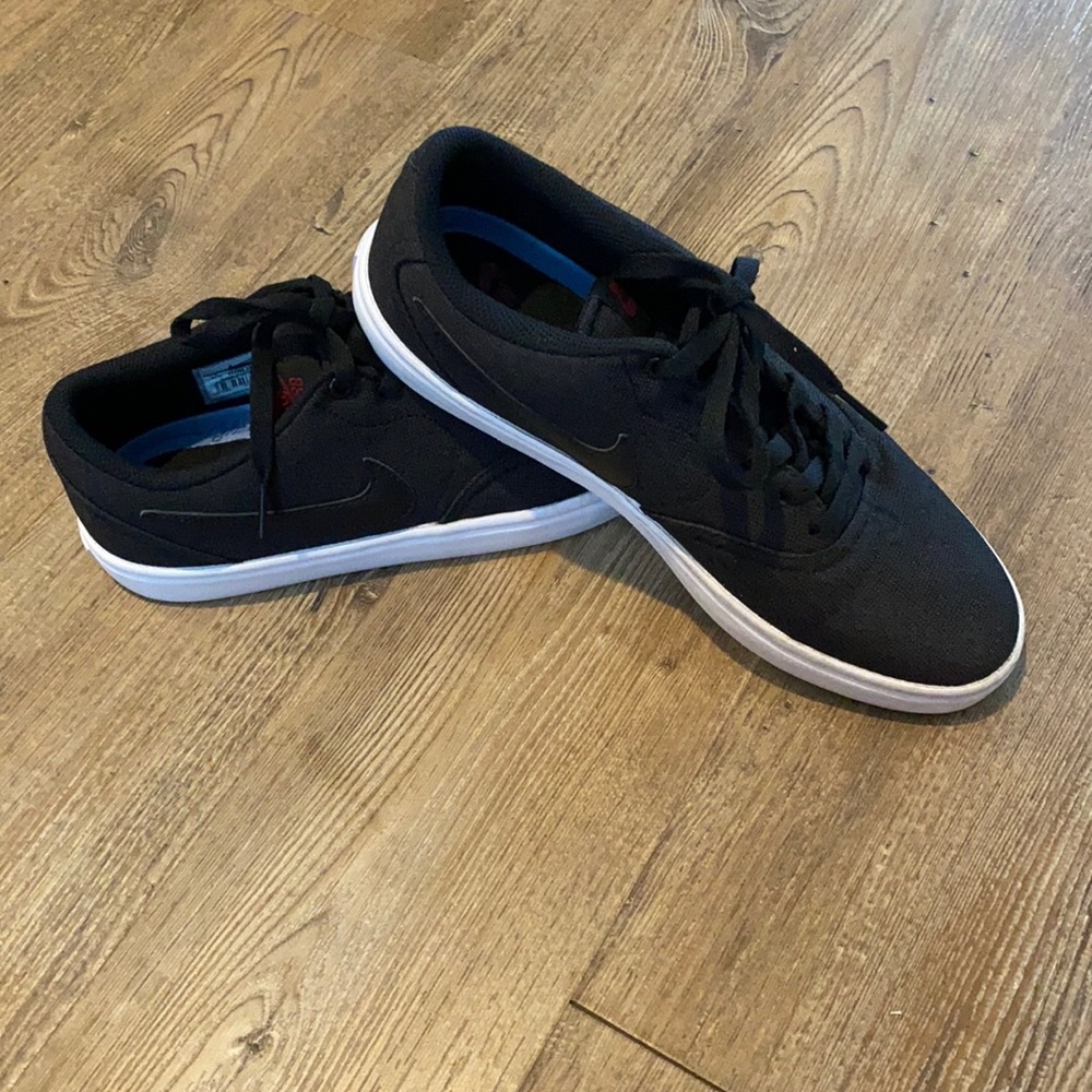 Men’s Nike skate shoes - size 8.5